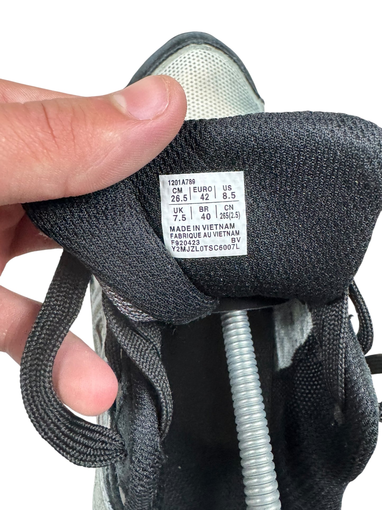 Asics NYC Black and White (42)