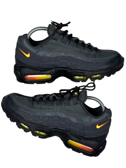 Nike Air Max 95 Black and Orange (42)
